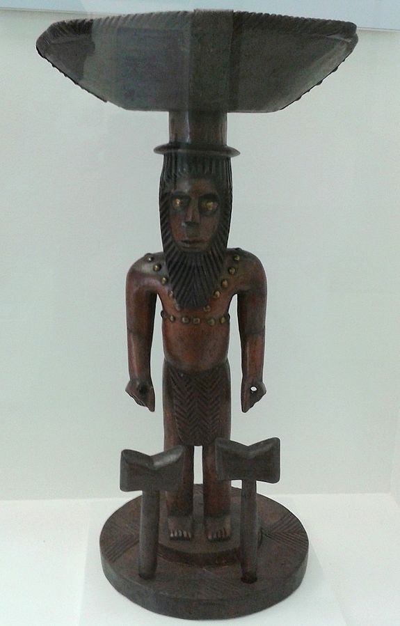 Representation of Ṣàngó, a dark statue in a glass case